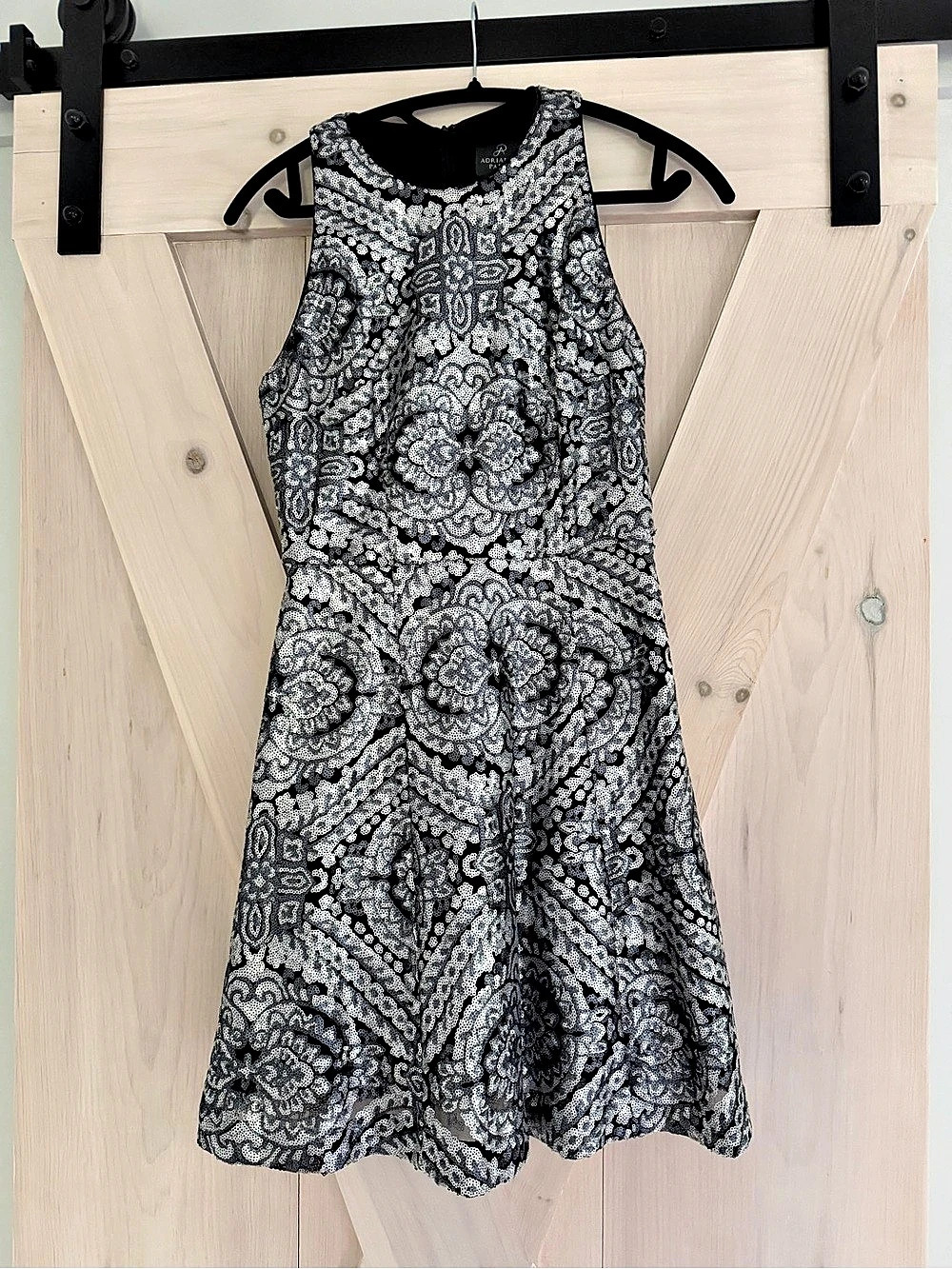 Adrianna Papell Sequin Paisley Mini Dress in Black & Silver Race back Size S (4)